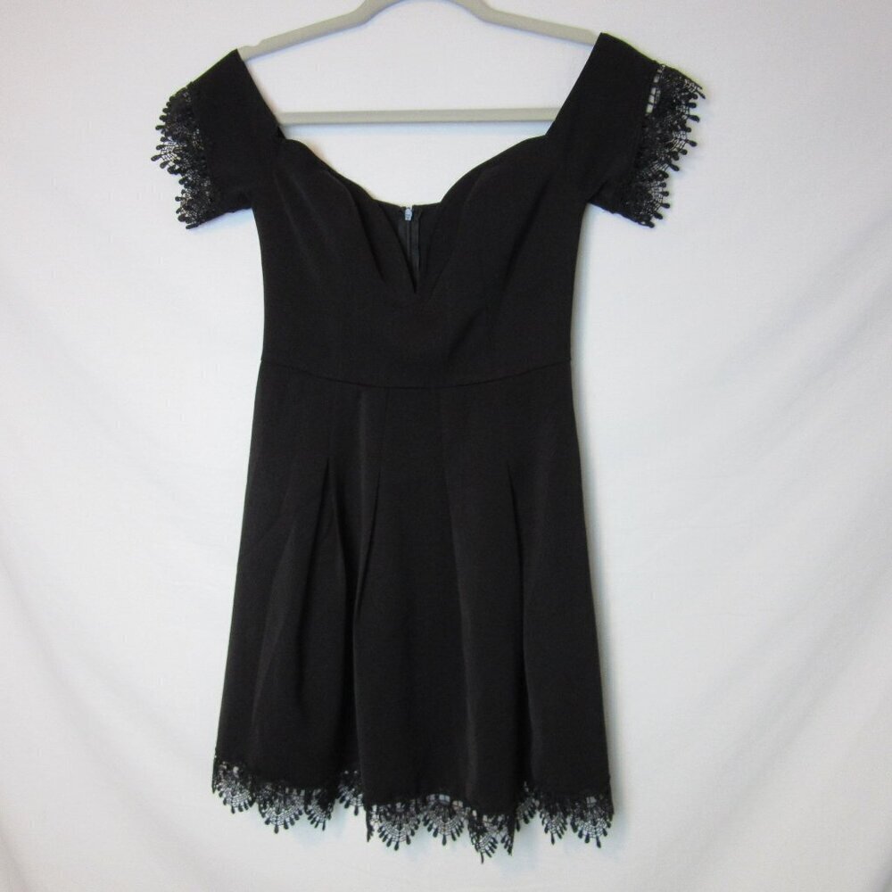 New Lovers and Friend Black Dress V-Neck Lace Women's XS LBD Classic Mini